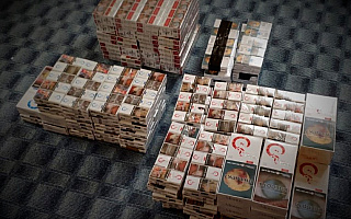 Chciał przemycić 20 tysięcy sztuk papierosów. 55-latek został złapany na dworcu w Olsztynie